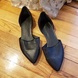 Vince Black leather flats never worn. size 8M